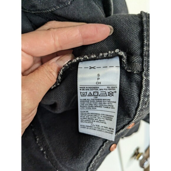 Embroidered Patch Denim Jacket Women’s Size S Old Navy Black Skull Pisces Custom - Picture 12 of 14